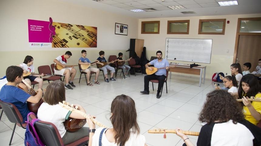 K&uuml;&ccedil;&uuml;k&ccedil;ekmece&rsquo;de sanat ve meslek kursları devam ediyor