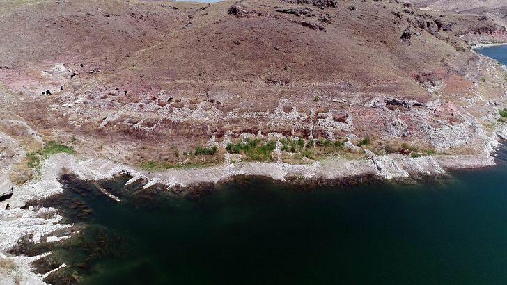 Kayseri'de sular çekilince eski köyün kalıntıları ortaya çıktı G1