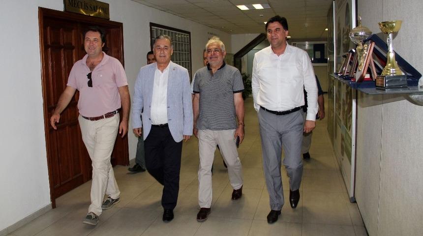 CHP&rsquo;li vekillerden Karaca&rsquo;ya hayırlı olsun ziyareti