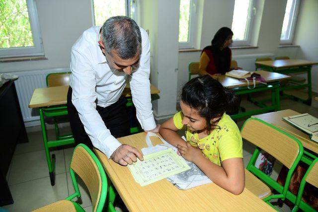 Başkan Çınar, Yeşil Konak ve Gençlik Merkezlerindeki hizmetleri yakından takip ediyor