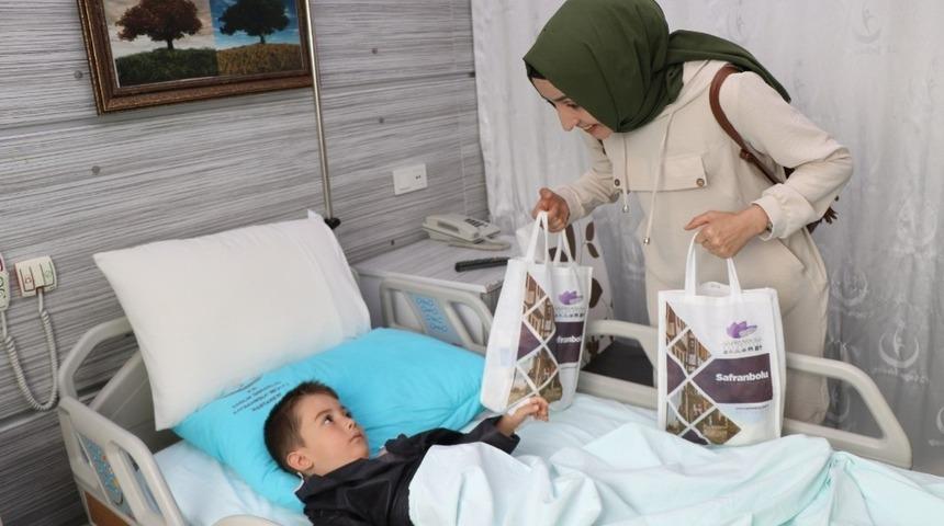 Hastalara moral ziyaretleri devam ediyor