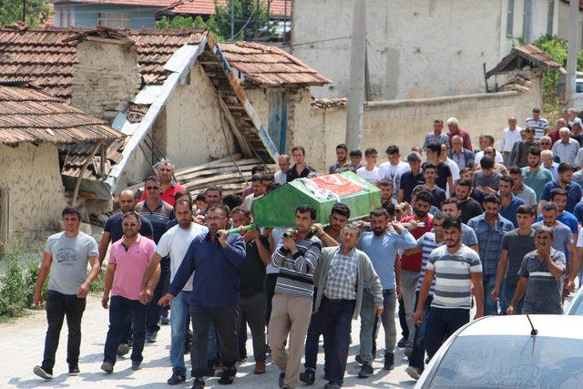 Birlikte yaşadığı kadını, babasını ve köyün muhtarını öldüren kişi tutuklandı (2)