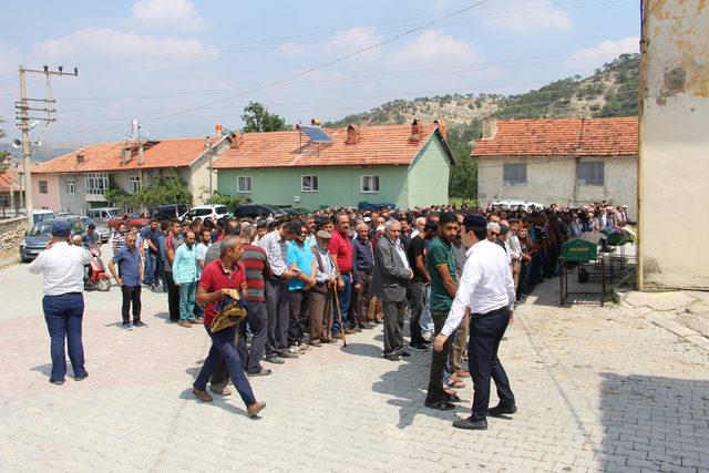 Birlikte yaşadığı kadını, babasını ve köyün muhtarını öldüren kişi tutuklandı (2)