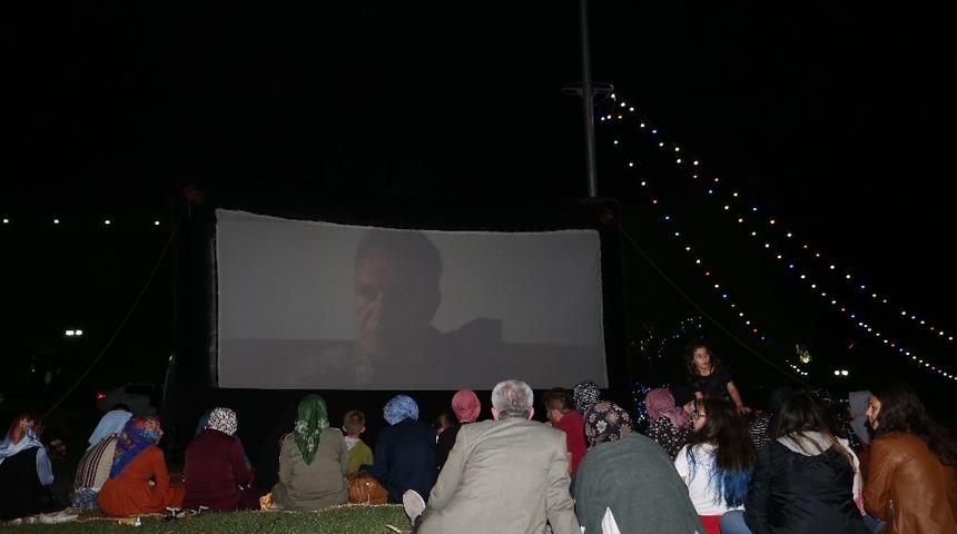 A&ccedil;ık Hava Sinema Geceleri nostalji yaşatıyor