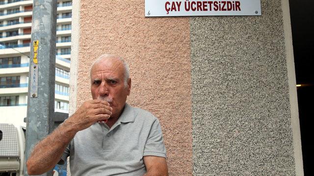 Bu çay ocağında, şehit yakınları, gazilere ve emniyet mensuplarına çay ücretsiz