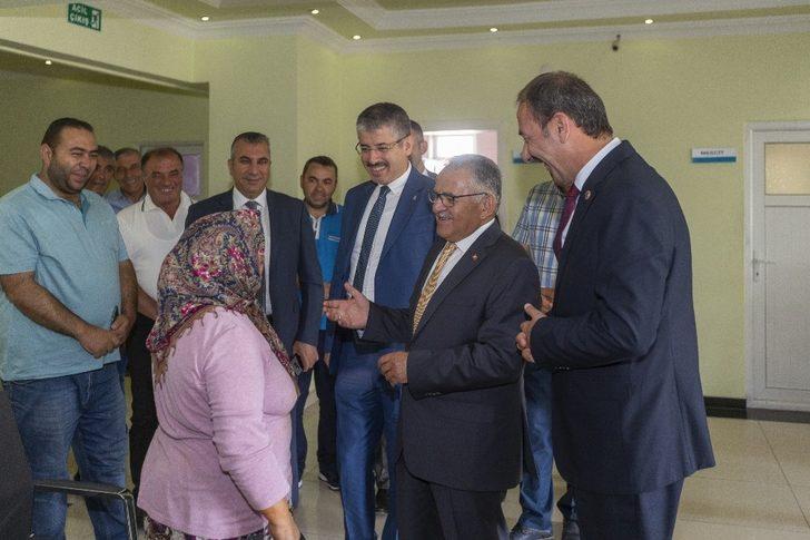 Başkan Büyükkılıç, Tomarza programında Yeşilbağ Mahallesi’ni ziyaret etti ve büyük bir ilgiyle karşılandı G1