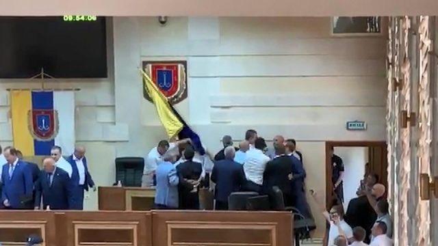 Ukrayna’da şehir meclisinde 'abluka' krizi