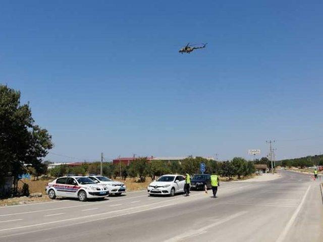 &Ccedil;anakkale&rsquo;de helikopter ile havadan trafik denetimi 3
