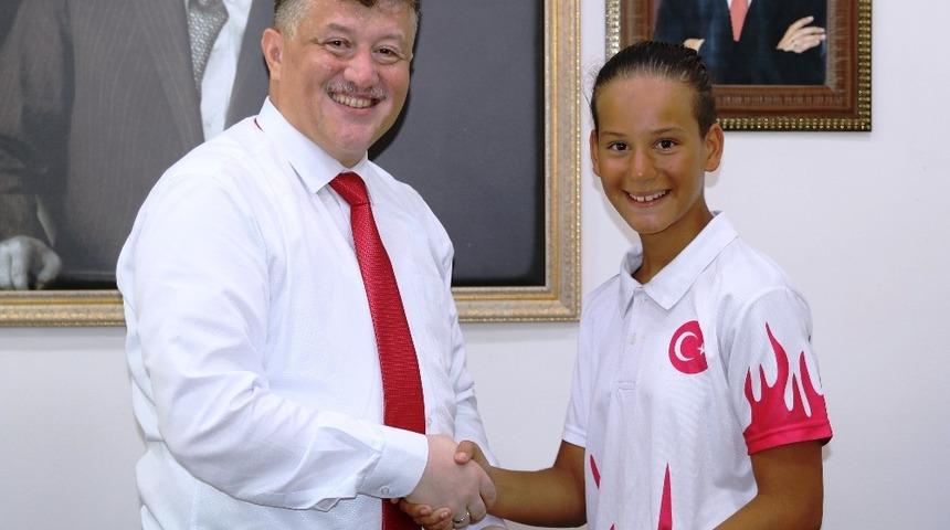 T&uuml;rkiye şampiyonu olan 12 yaşındaki Beyza, Aydın&rsquo;ı gururlandırdı
