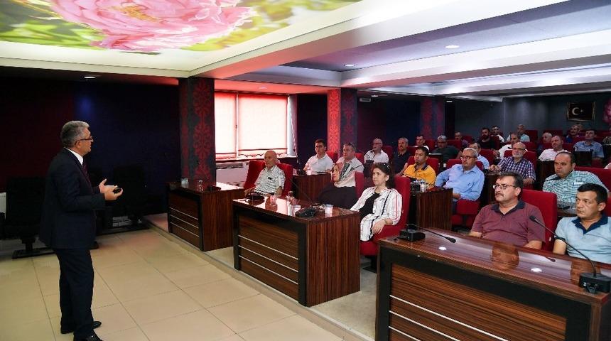 Isparta Belediyesi&rsquo;nden muhtarlara deprem eğitimi