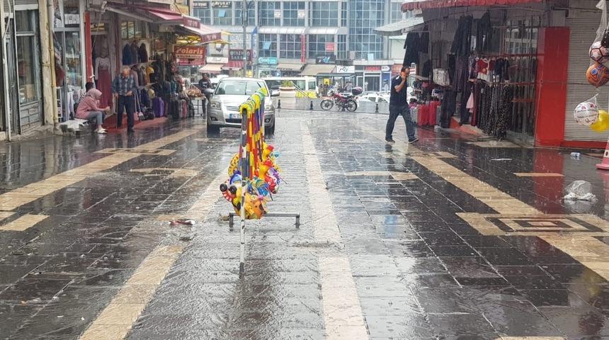 Develi&rsquo;de serinleten yağmur