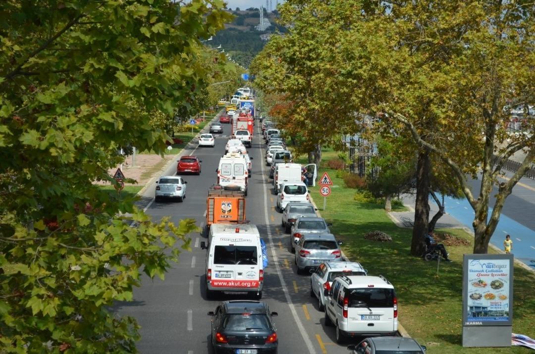 G&ouml;lc&uuml;k depremi i&ccedil;in 50 ara&ccedil;lık konvoy