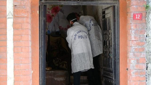  Beyoğlu'nda metruk bir binada erkek cesedi bulundu 