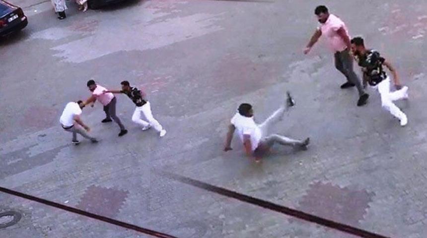 Yol verme kavgası! Sopalar, yumruklar havada uçuştu 