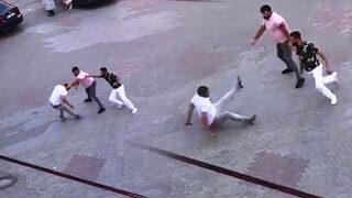 Yol verme kavgası! Sopalar, yumruklar havada uçuştu 