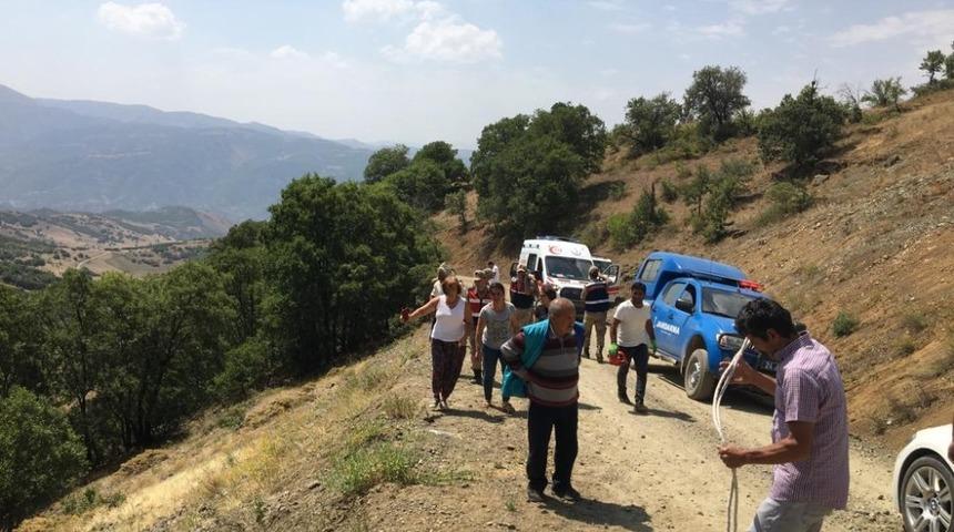 Trakt&ouml;r u&ccedil;uruma yuvarlandı: 2 yaralı