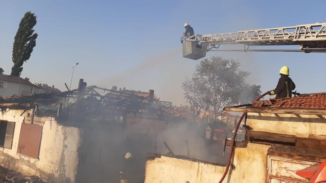 &Ccedil;orum&rsquo;da depo yangını