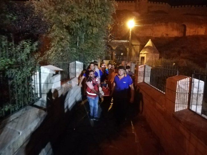 Van Kalesi’nde mahsur kalan vatandaş kurtarıldı G3