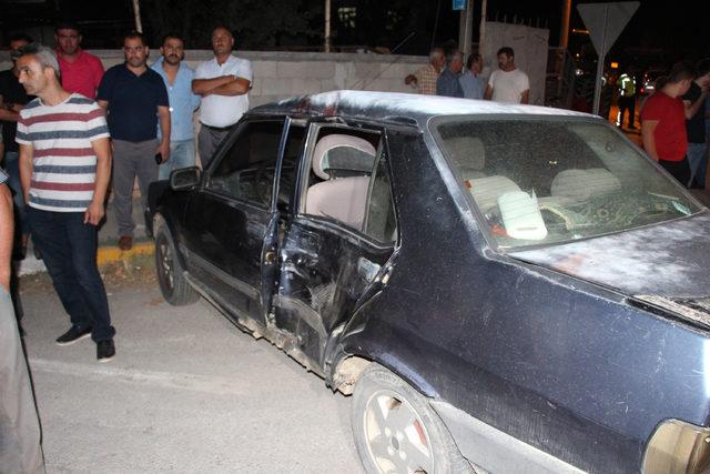 Tokat'ta motosiklet otomobille çarpıştı: 1’i çocuk 3 yaralı