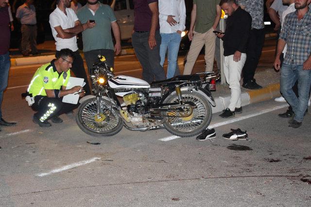 Tokat'ta motosiklet otomobille çarpıştı: 1’i çocuk 3 yaralı