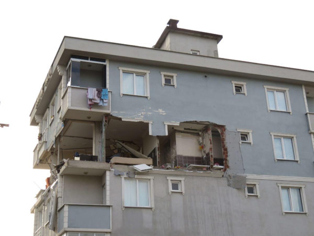 Son dakika: Sancaktepe'de 7 katlı binada patlama
