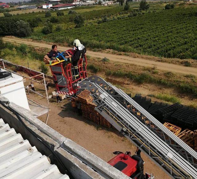 Badana yaparken elektrik akımına kapılarak yaralandı