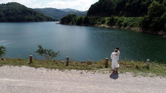 Zonguldak'ta baraj yeni evli çiftlerin uğrak yeri oldu