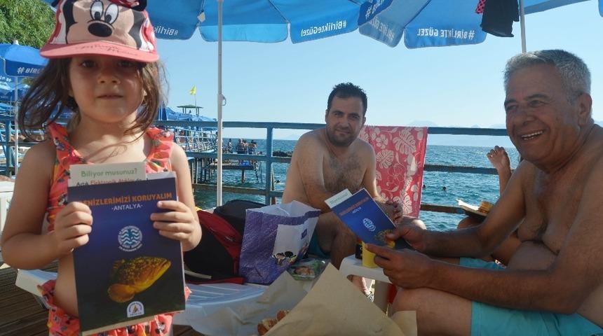 Falez plajlarında plastik atık bilgilendirmesi