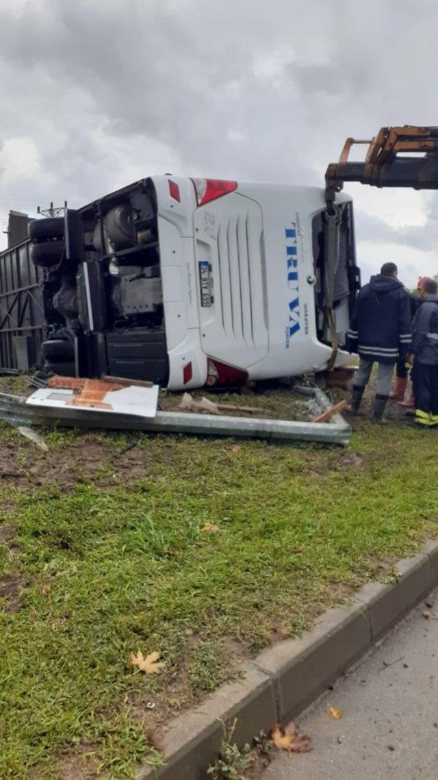 Biga’da yolcu otobüsü devrildi: 1 ölü