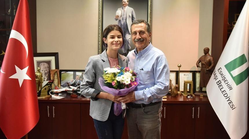 Başarılı &ouml;ğrenciden Başkan Ata&ccedil;&rsquo;a ziyaret