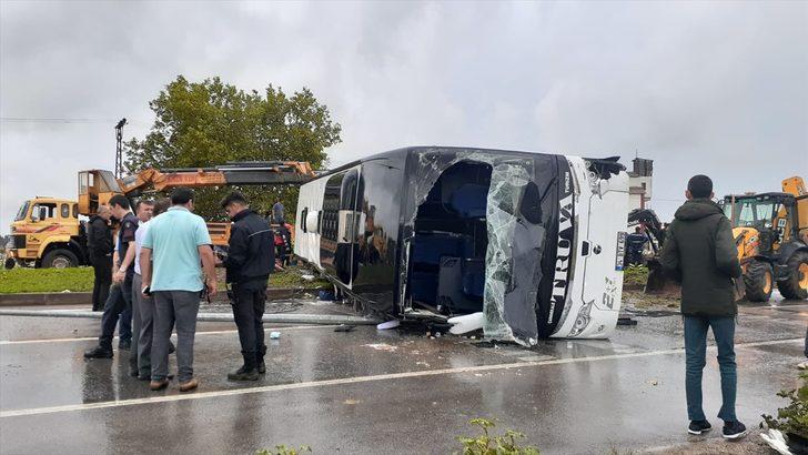 Son dakika: Çanakkale'de yolcu otobüsü devrildi G1