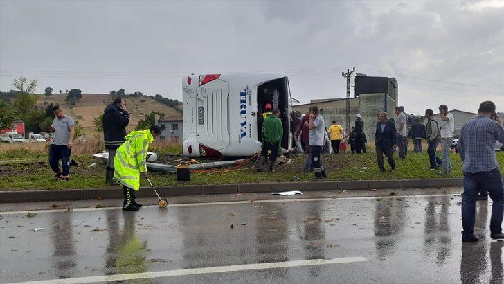 Son dakika: Çanakkale'de yolcu otobüsü devrildi G2