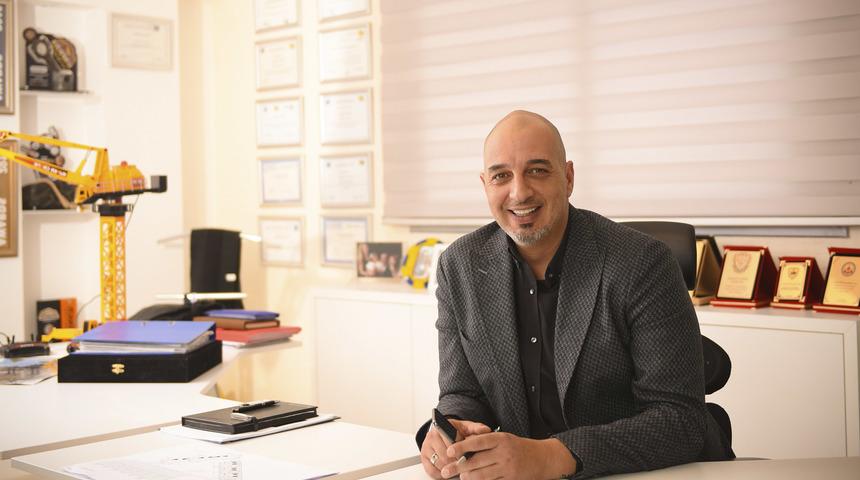 KKTC&rsquo;de &uuml;nl&uuml; inşaat&ccedil;ı ve bir noter &ccedil;alışanı &rsquo;sahtecilik&rsquo; su&ccedil;lamasıyla g&ouml;zaltına alındı