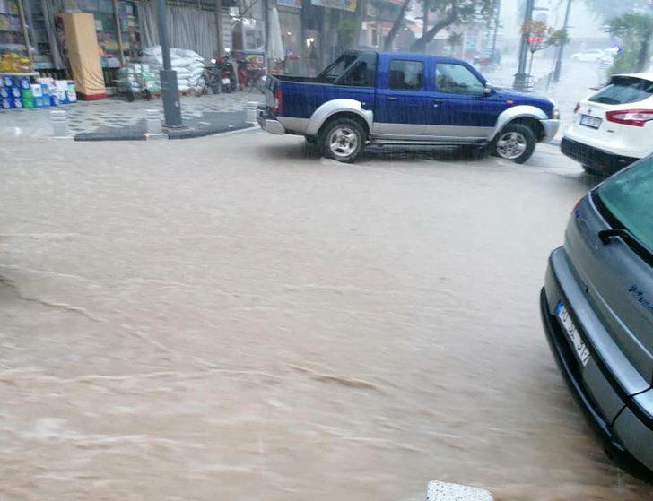 Susurluk’ta başlayan yağış hayatı olumsuz etkiledi G3