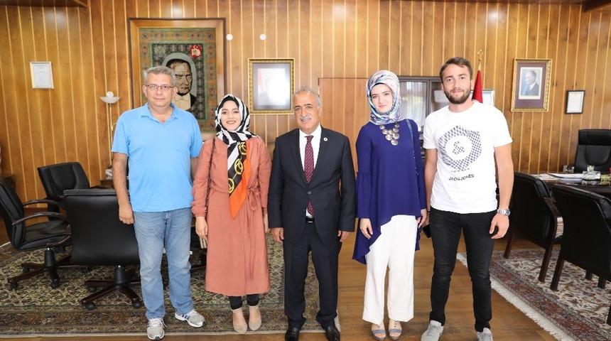 Gen&ccedil; Aktivistler Kul&uuml;b&uuml;nden Rekt&ouml;r &Ccedil;omaklı&rsquo;ya ziyaret