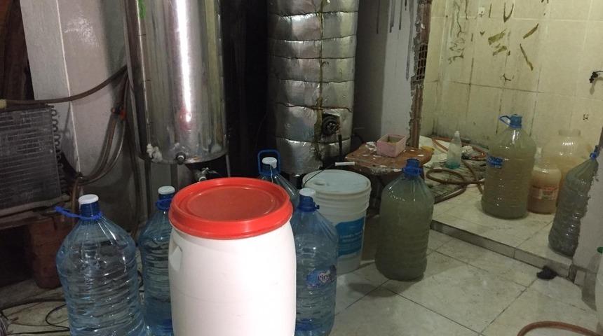 Kuşadası’nda sahte içki imalathanesine operasyon