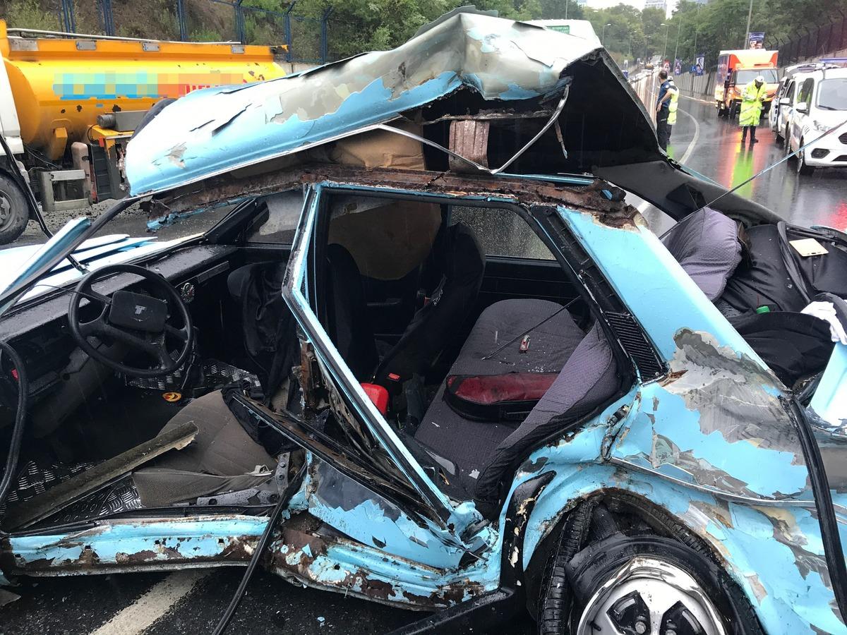 Sağanak yağış sonrası Maslak&rsquo;ta feci kaza: 3&rsquo;&uuml; ağır 4 yaralı