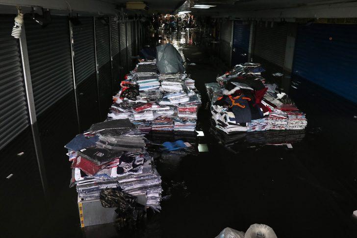 Son dakika: Eminönü alt geçitteki dükkanlar su altında kaldı G4