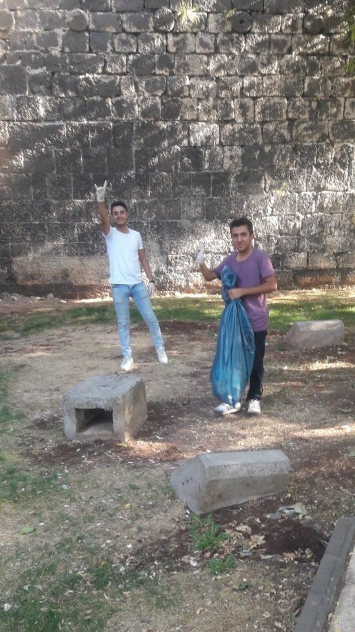 Ülkücüler şehitlerin kanıyla ayakta duran surları temizledi G5