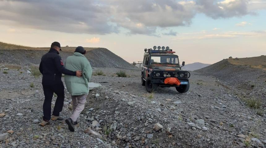 Erciyes’te mahsur kalan 2 kişiyi JAK ekipleri kurtardı