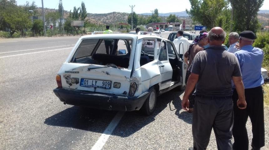 Tır ile otomobil &ccedil;arpıştı: 2 Yaralı