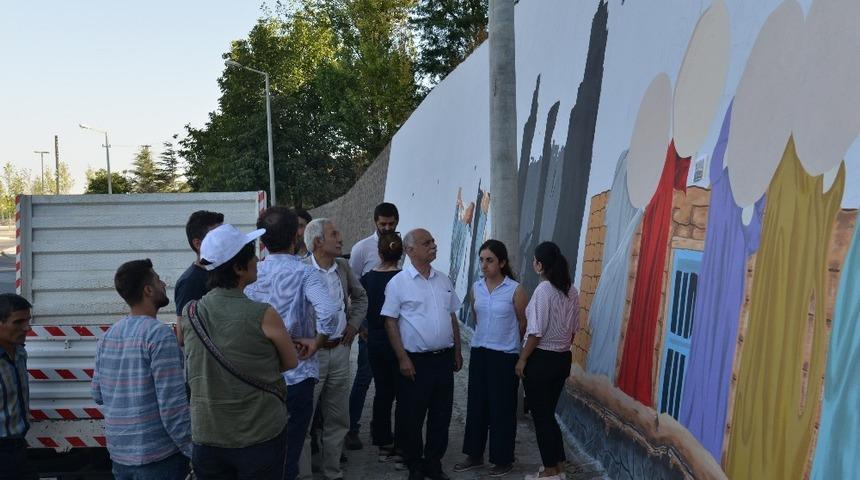 Diyarbakır&rsquo;da caddeler grafiti ile s&uuml;sleniyor
