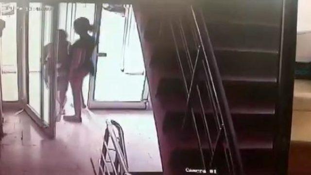 Öğretmen komşu dehşeti yaşattı! Korkunç anlar kamerada