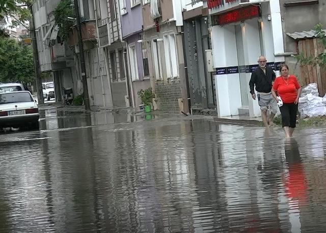 Bursa'da sağanak hayatı felç etti, hortum panik yaşattı (2)