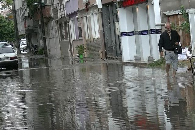 Bursa'da sağanak hayatı felç etti, hortum panik yaşattı (2)