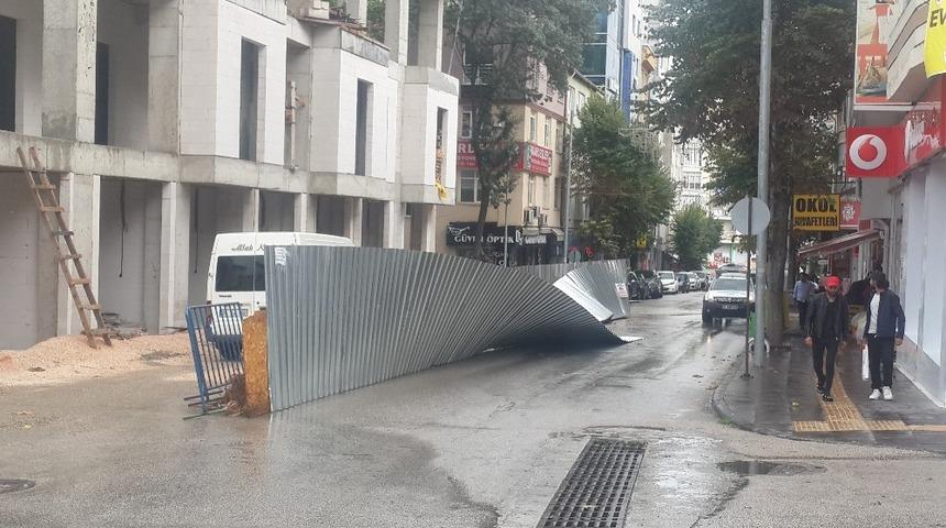 Bilecik&rsquo;te kuvvetli r&uuml;zgar etkili oldu