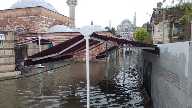Tarihi Ahi Çelebi Camisi sular altında kaldı