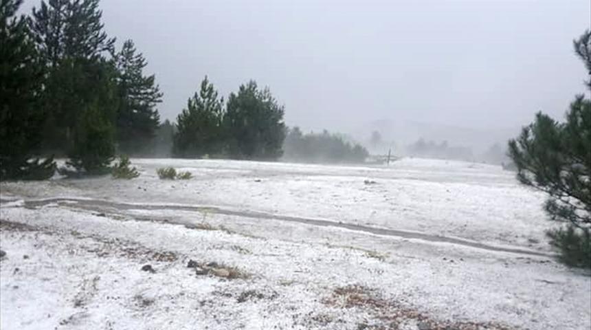 Ağustos ayında şaşırtan görüntü! Beyaza büründü