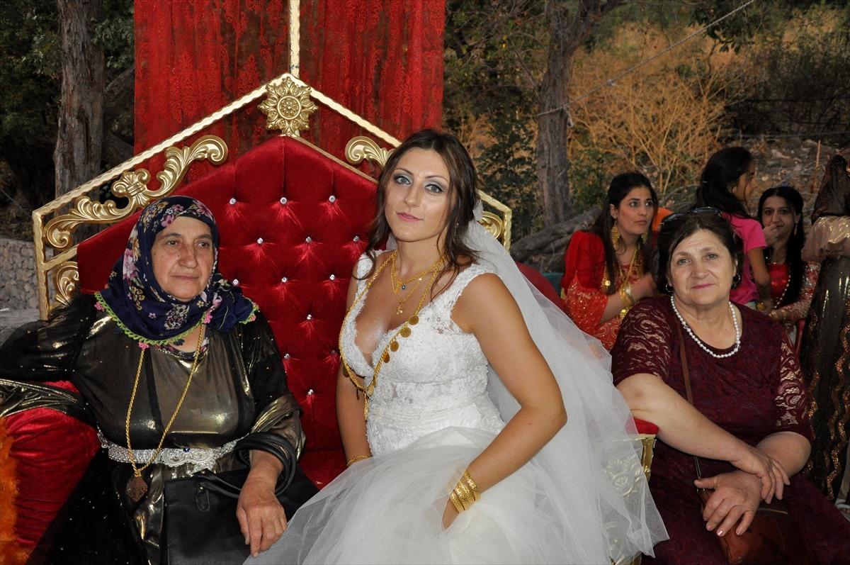 New York'tan &Ccedil;ukurca'ya gelin geldi! Peri masalı gibi!