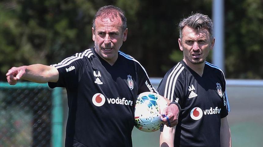 Beşiktaş'ta Orhan Ak yedek kulübesinden ayrıldı